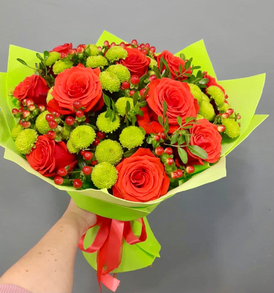 Букет цветов из: Хризантемы и Розы в Северном Белгородской области