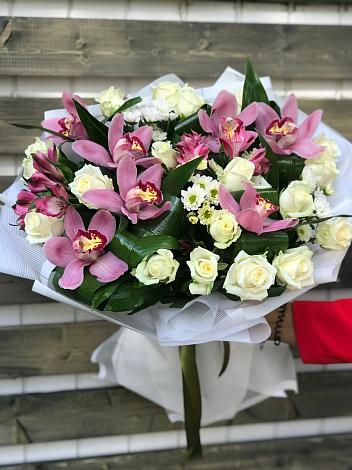 Букет цветов из: Розы и Хризантемы в Северном Белгородской области