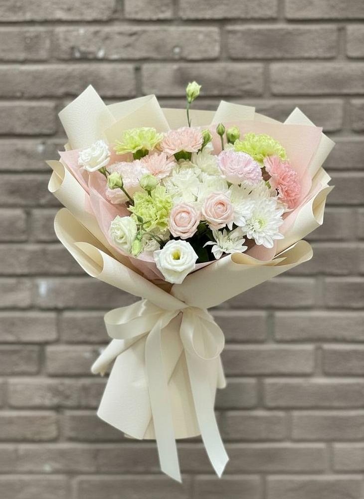 Букет цветов из: Гвоздики, Розы, Лизиантусы и Хризантемы в Северном Белгородской области