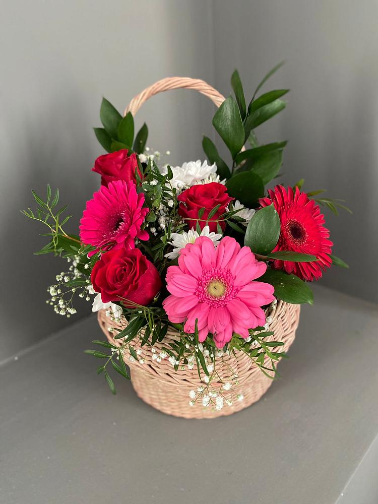 Цветочная композиция из Розы, Хризантемы и Герберы в корзине в Северном Белгородской области